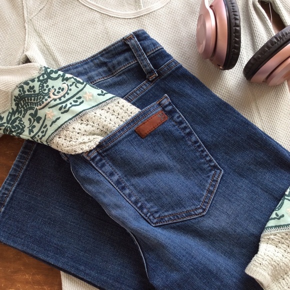 Joe's Jeans Denim - Joe’s Jeans “The Skinny” Medium Wash Mid Rise